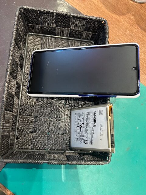 galaxyA22　バッテリー交換