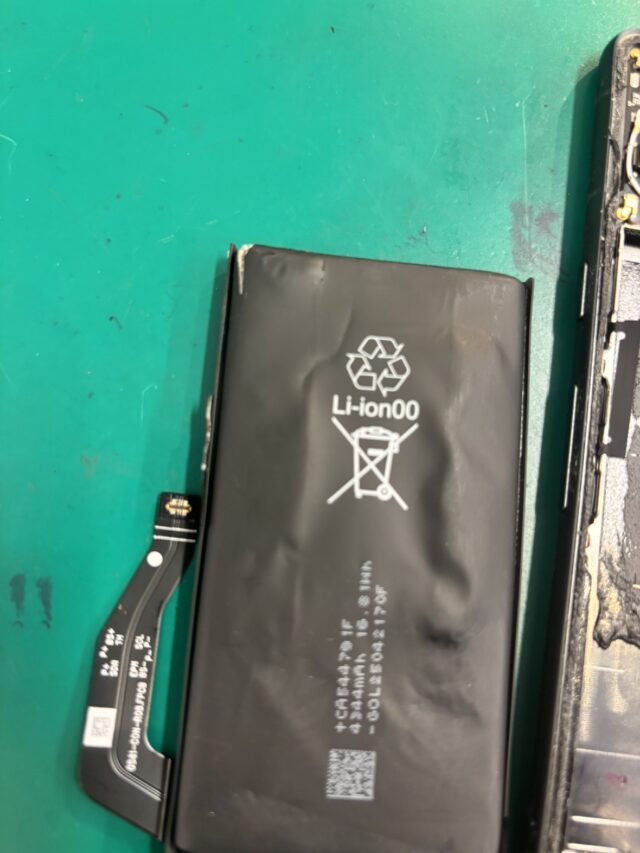 裂けているバッテリー