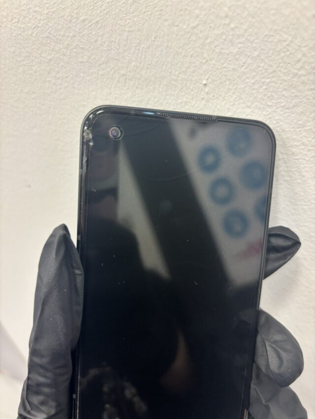 画面左上の割れ